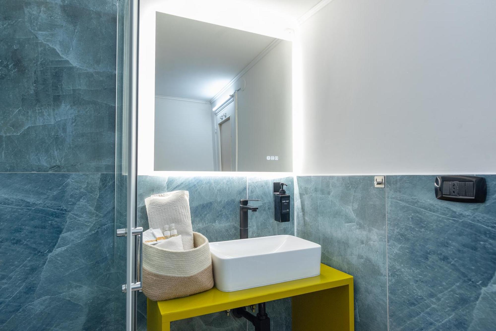 J-Appartment Toledo Napoli Bagian luar foto